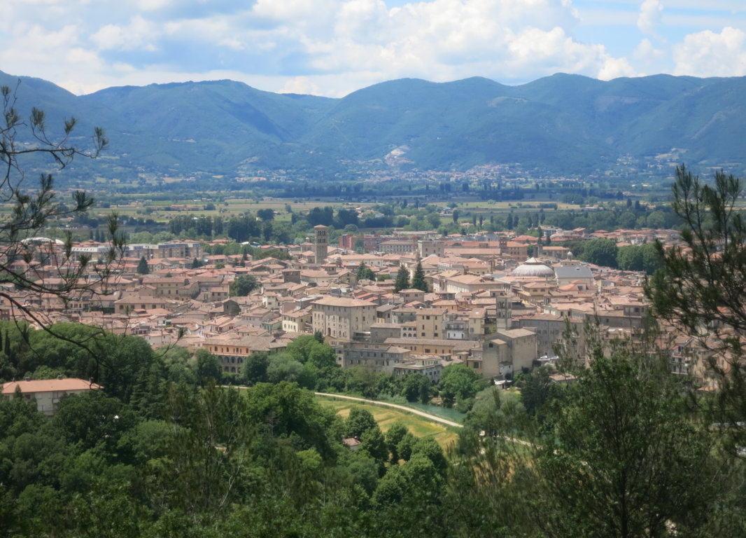 Rieti_da_Colle_San_Mauro_-_Centro_storico,_2_(mid) - wiki commons